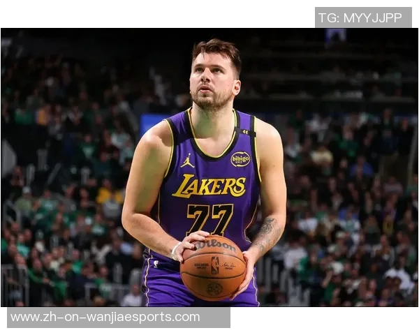 感到振奋，里夫斯谈詹姆斯回归：他能处理东契奇被包夹的问题